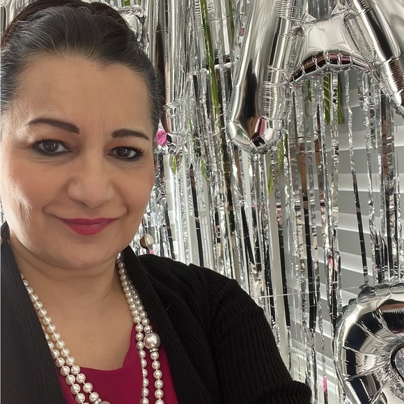 Meet your Posher, Candy - Picture 1 of 1